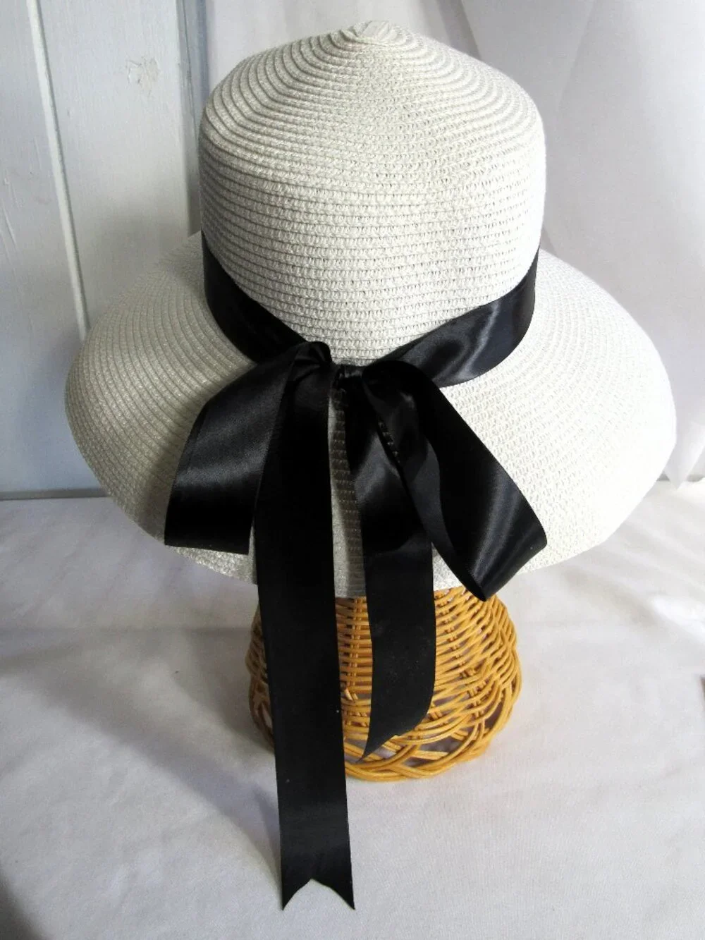 NEW CLASSY RETRO STRAW HAT WHITE + BLACK BOW SIZE M/L SO HEPBURN